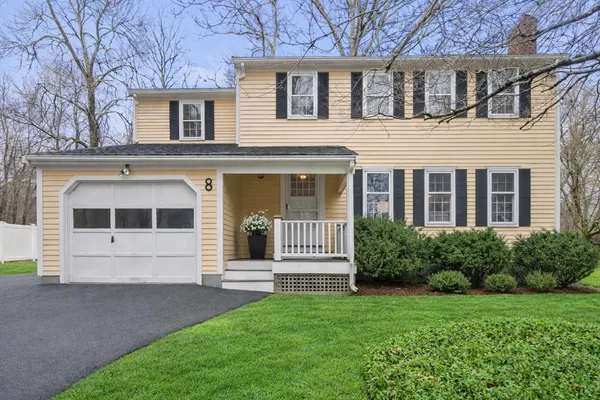 $879,000 | 8 Woodfall Road, Medfield, MA 02052
