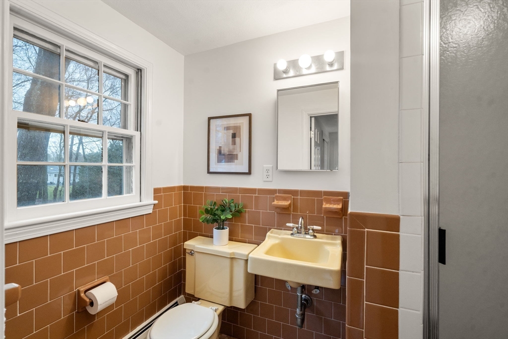 8 Woodfall Road Medfield, MA 02052 - Photo 23 of 41