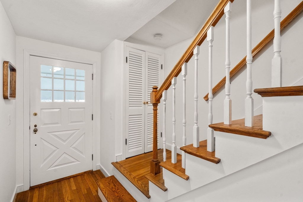 8 Woodfall Road Medfield, MA 02052 - Photo 4 of 41