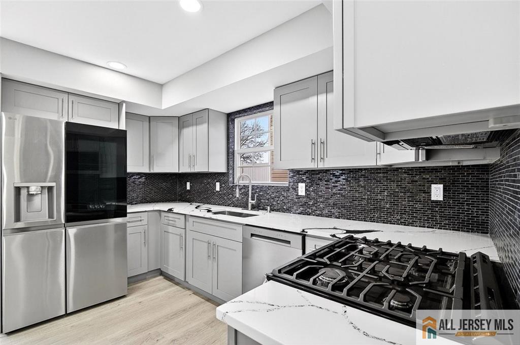 63 Scarlet Drive Sayreville, NJ 08859 - Photo 18 of 35