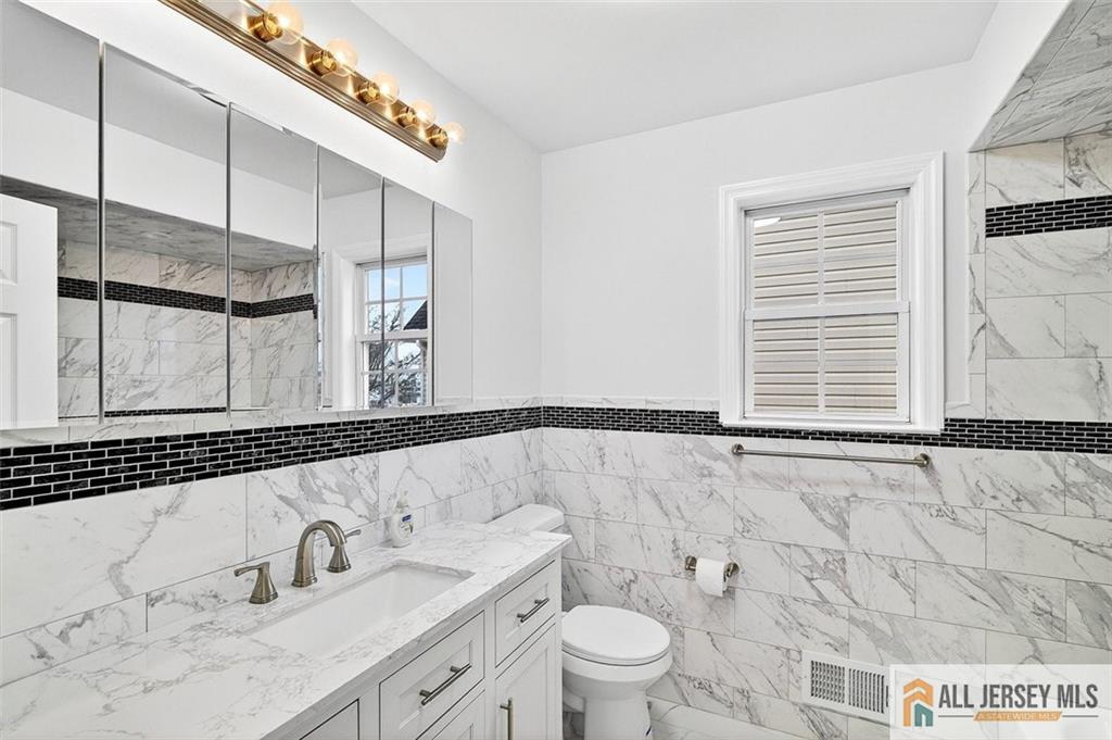 63 Scarlet Drive Sayreville, NJ 08859 - Photo 22 of 35