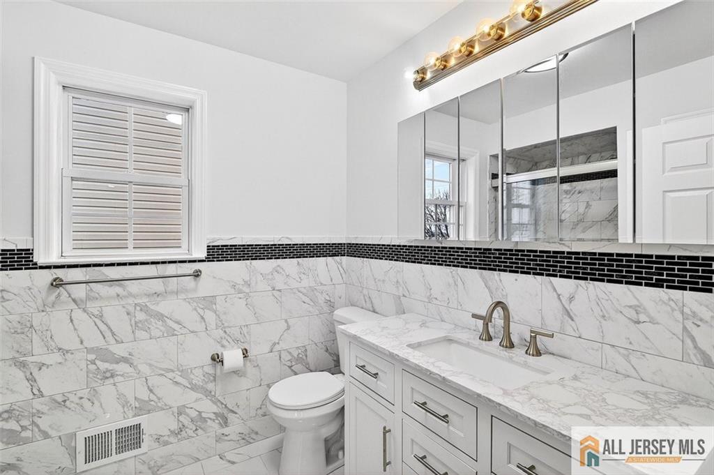 63 Scarlet Drive Sayreville, NJ 08859 - Photo 23 of 35