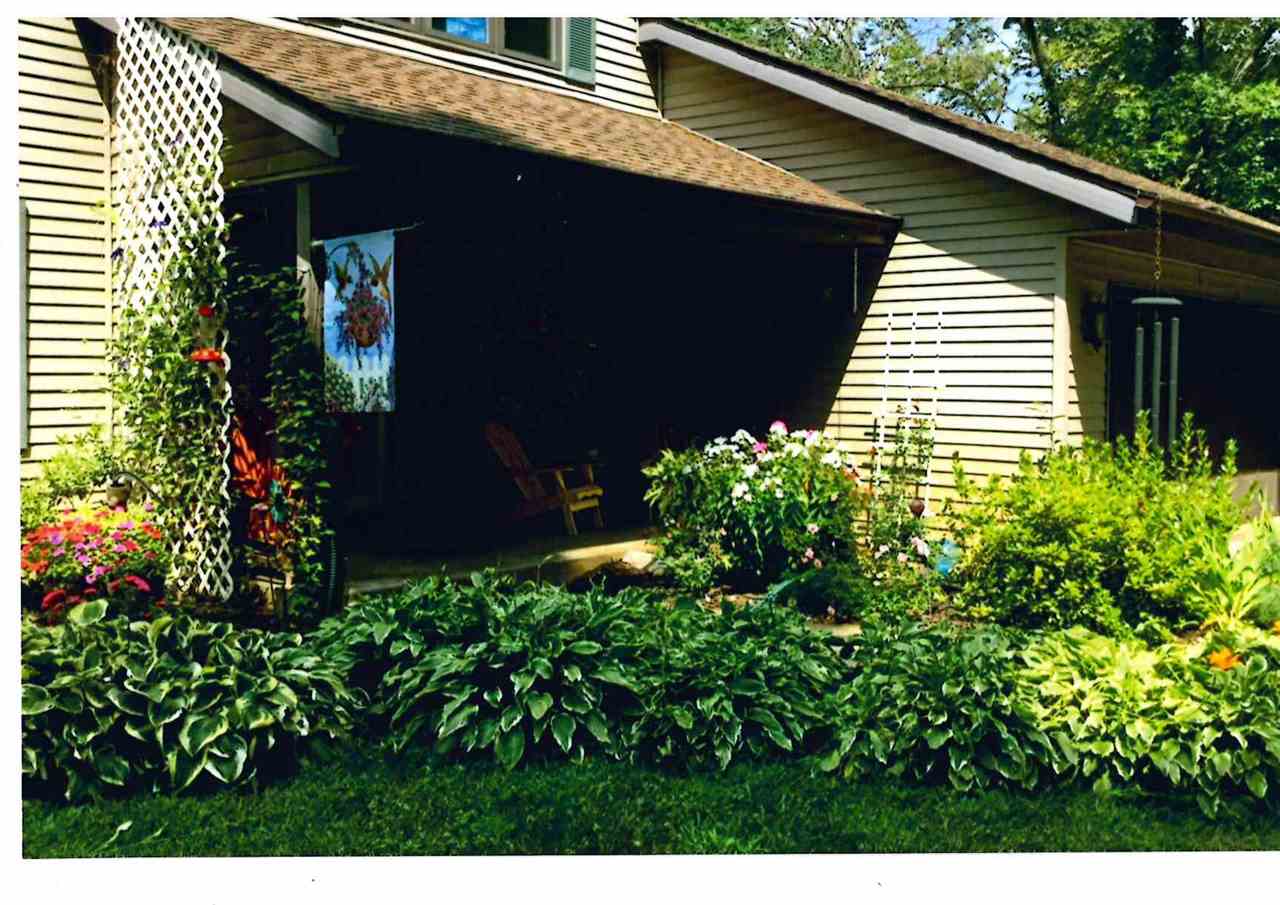 3745 Freeport Road Rockton, IL 61072 - Photo 4 of 24 a backyard of a house