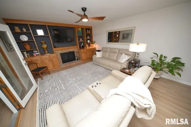 $350,000 | 4211 Fox Crk Drive, Mount Vernon, IL 62864