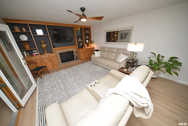 $350,000 | 4211 Fox Crk Drive, Mount Vernon, IL 62864