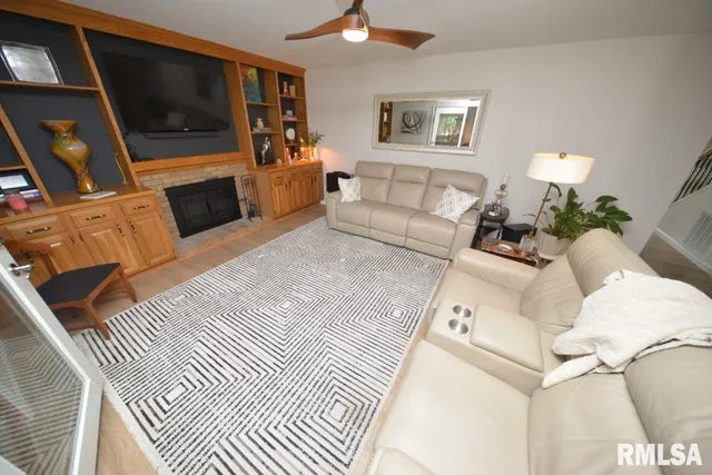 $350,000 | 4211 Fox Crk Drive, Mount Vernon, IL 62864