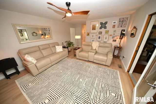 $350,000 | 4211 Fox Crk Drive, Mount Vernon, IL 62864