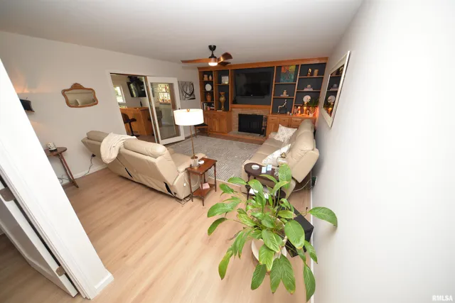 $350,000 | 4211 Fox Crk Drive, Mount Vernon, IL 62864