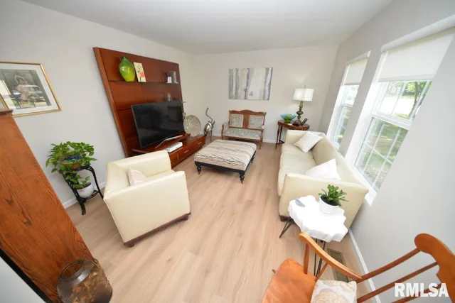 $350,000 | 4211 Fox Crk Drive, Mount Vernon, IL 62864