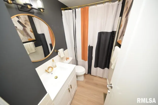 $350,000 | 4211 Fox Crk Drive, Mount Vernon, IL 62864