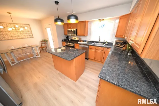 $350,000 | 4211 Fox Crk Drive, Mount Vernon, IL 62864