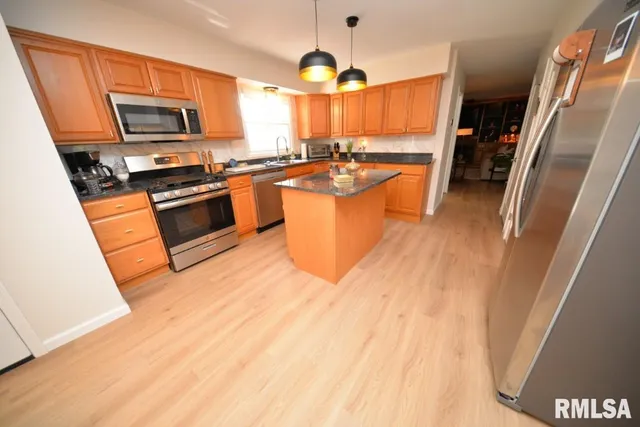 $350,000 | 4211 Fox Crk Drive, Mount Vernon, IL 62864