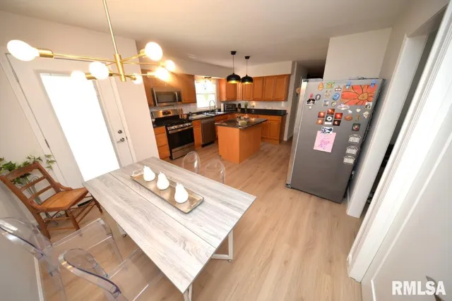 $350,000 | 4211 Fox Crk Drive, Mount Vernon, IL 62864