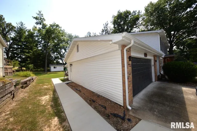 $350,000 | 4211 Fox Crk Drive, Mount Vernon, IL 62864