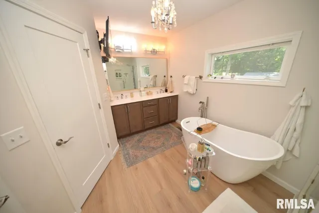 $350,000 | 4211 Fox Crk Drive, Mount Vernon, IL 62864