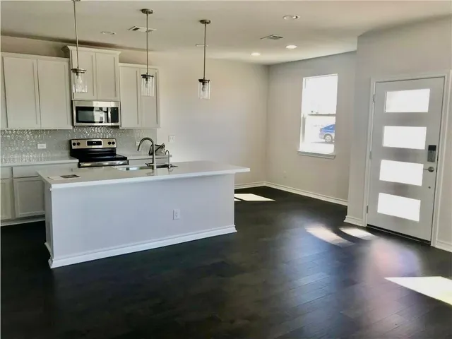 $2,000 | 712 Long Run, Liberty Hill, TX 78642