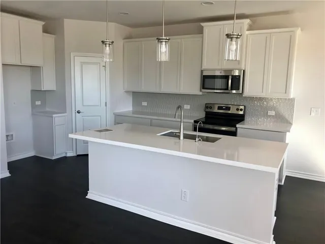 $2,000 | 712 Long Run, Liberty Hill, TX 78642