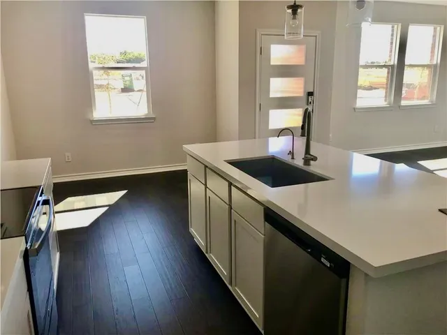 $2,000 | 712 Long Run, Liberty Hill, TX 78642