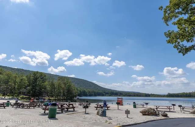 a view of a parking area