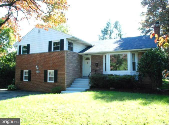 6002 Greentree Road Bethesda, MD 20817 - Photo 14 of 14 a front view of a house with garden