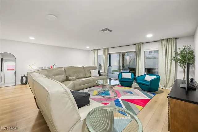 $999,000 | 7085 Sunland Hls Avenue, Las Vegas, NV 89113