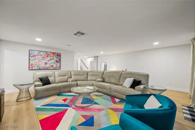 $999,000 | 7085 Sunland Hls Avenue, Las Vegas, NV 89113