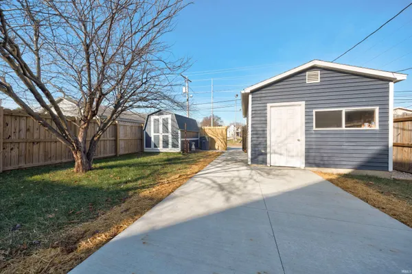 $219,500 | 212 East Delaware Street, Evansville, IN 47711