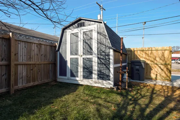 $219,500 | 212 East Delaware Street, Evansville, IN 47711