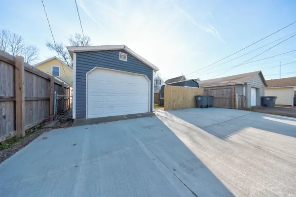 $219,500 | 212 East Delaware Street, Evansville, IN 47711