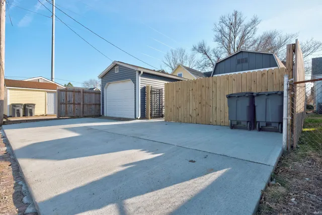 $226,500 | 212 East Delaware Street, Evansville, IN 47711