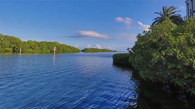 $1,995,000 | 5950 Paradise Point Drive, Palmetto Bay, FL 33157