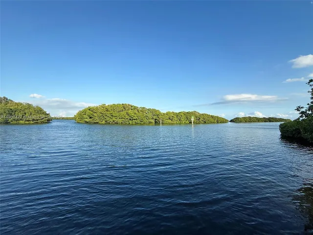 $1,995,000 | 5950 Paradise Point Drive, Palmetto Bay, FL 33157