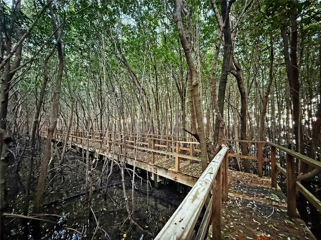 $1,995,000 | 5950 Paradise Point Drive, Palmetto Bay, FL 33157