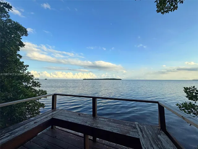 $1,995,000 | 5950 Paradise Point Drive, Palmetto Bay, FL 33157