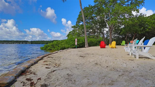 $1,995,000 | 5950 Paradise Point Drive, Palmetto Bay, FL 33157