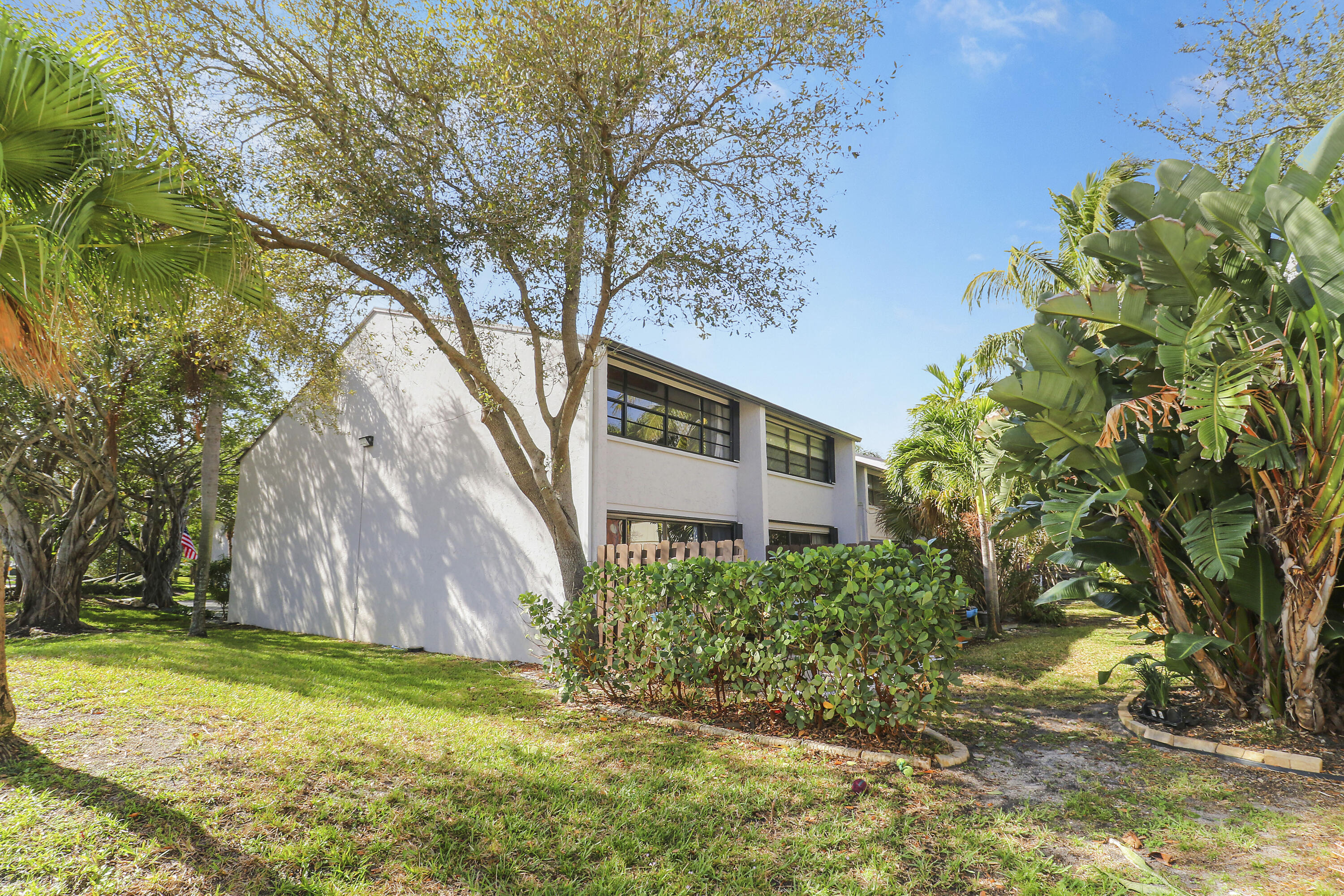 4801 Northwest 2nd Avenue, Unit 101 Boca Raton, FL 33431 - Photo 27 of 31 exterior back