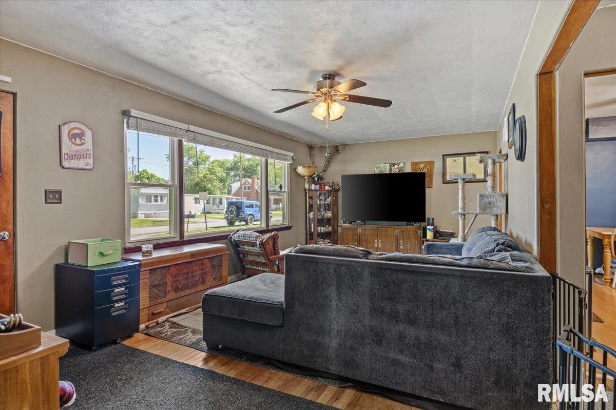 3240 East Enos Avenue Springfield, IL 62702 - Photo 3 of 16 Gallery Image 3