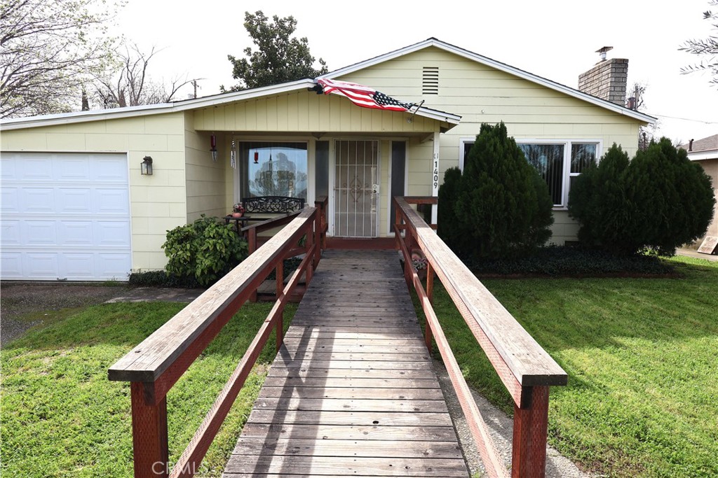 a view of house with swimming pool