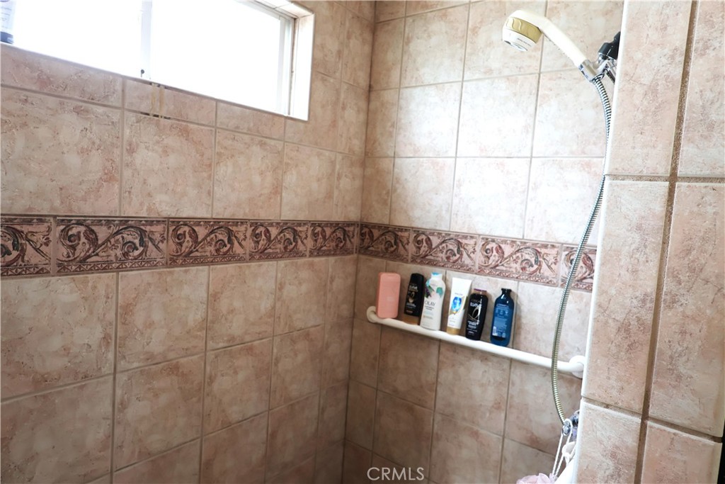 1409 North Street Corning, CA 96021 - Photo 35 of 40 a view of a bathtub in a bathroom