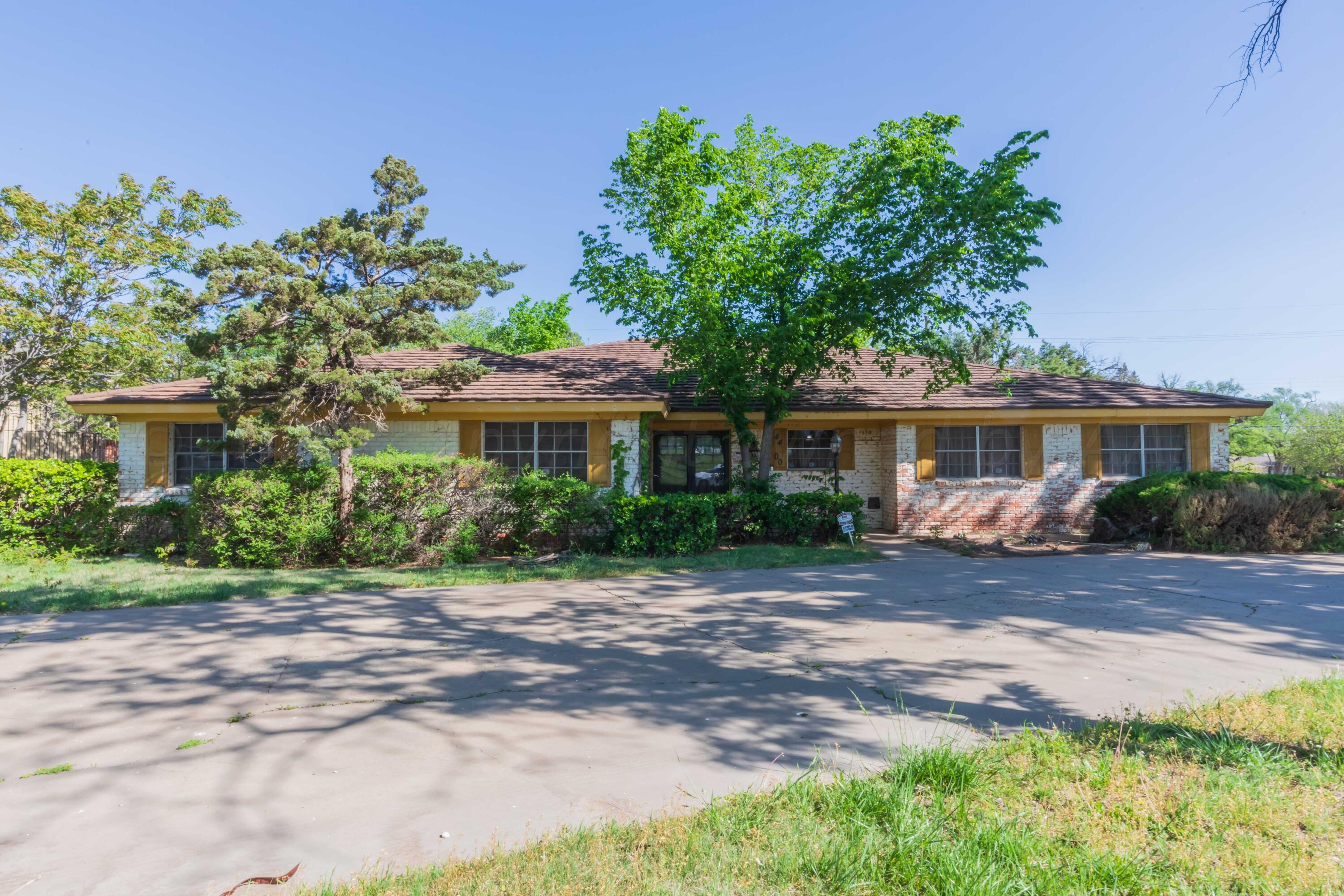 4400 Gem Lake Road Amarillo, TX 79106 - Photo 1 of 57 a front view of a house with a garden