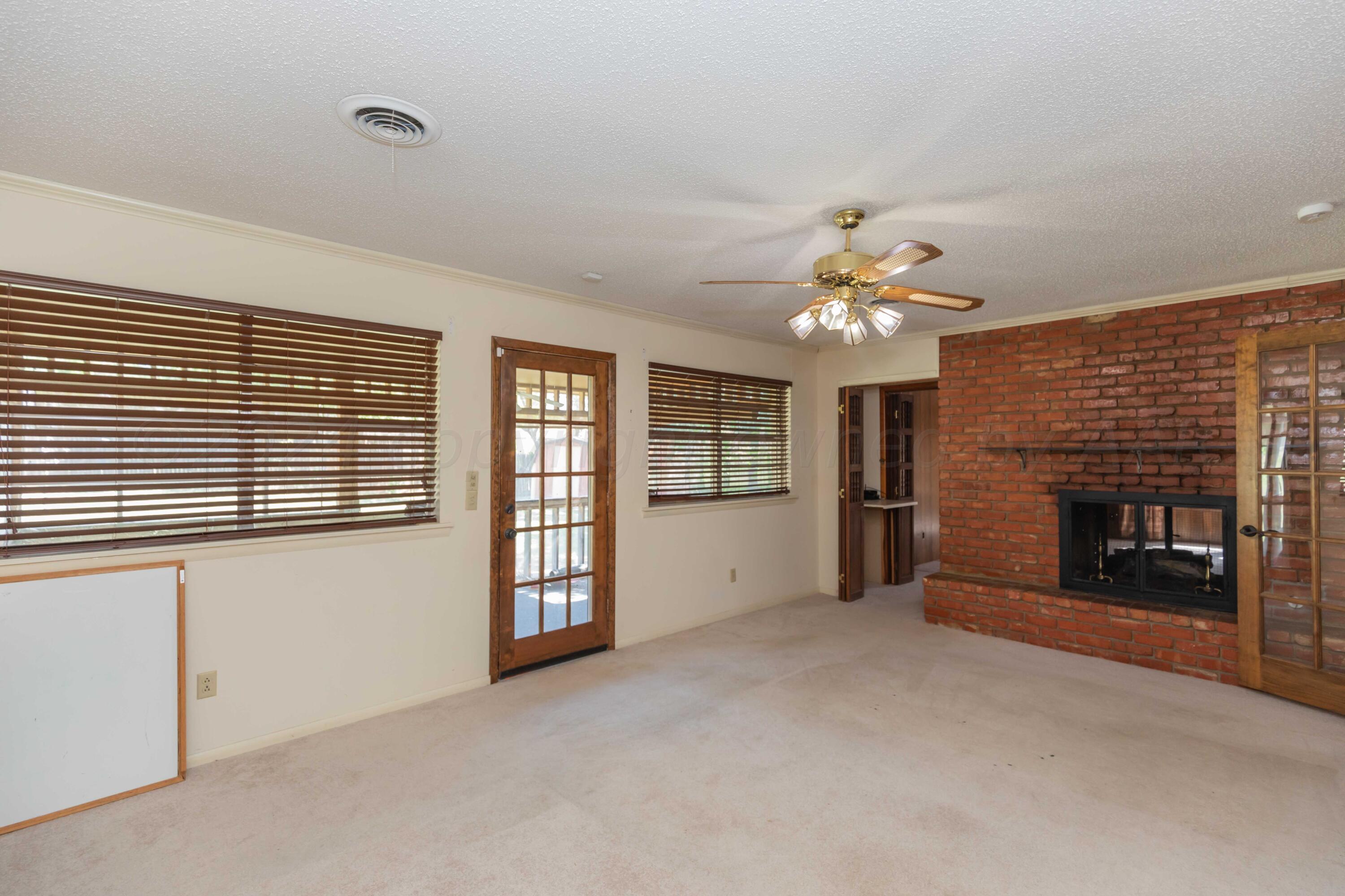 4400 Gem Lake Road Amarillo, TX 79106 - Photo 19 of 57 a view of a livingroom with a ceiling fan and window