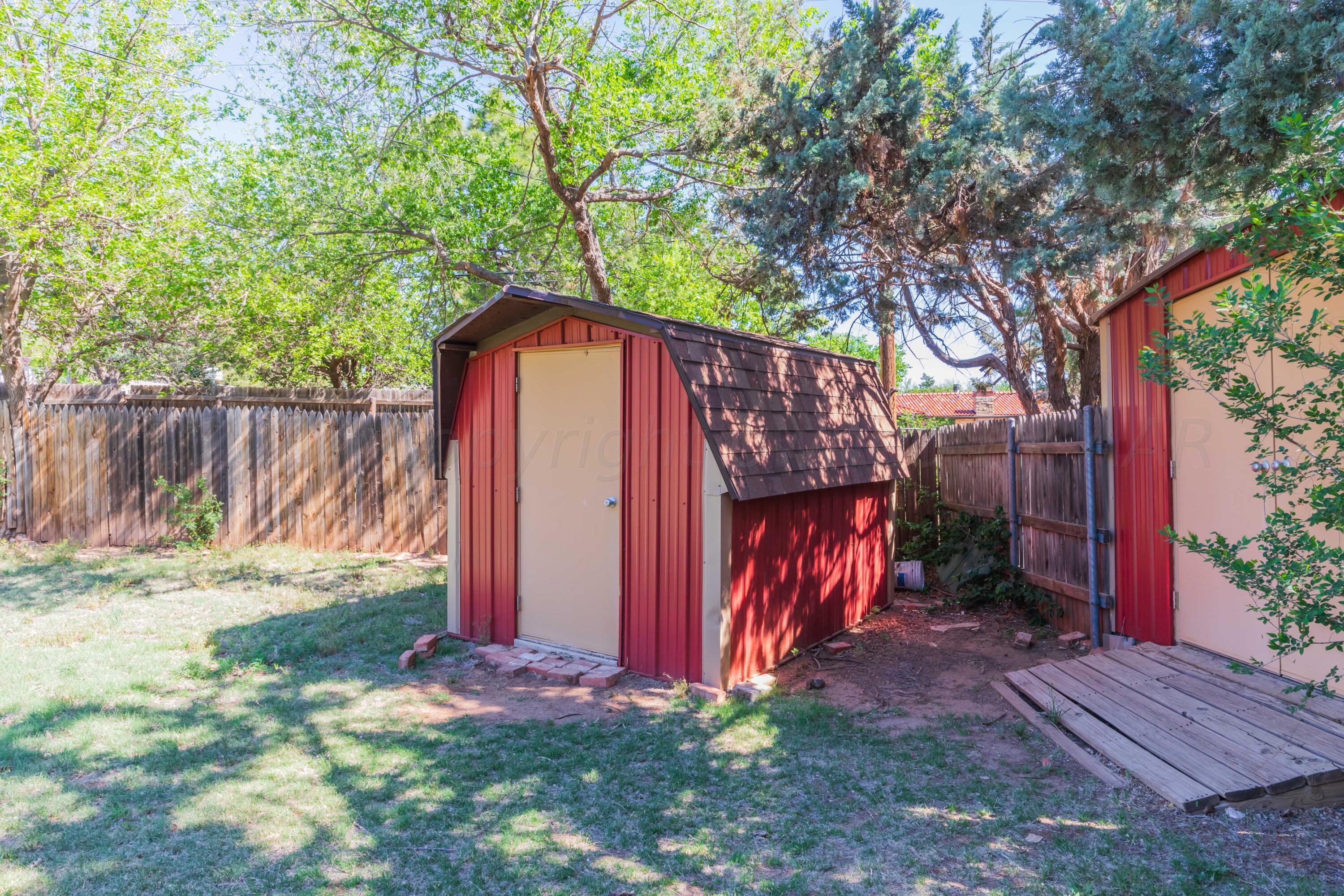 4400 Gem Lake Road Amarillo, TX 79106 - Photo 48 of 57 a view of a backyard with a tree