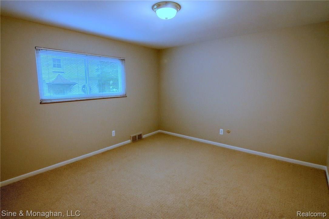 886 Harcourt Road Grosse Pointe, MI 48230 - Photo 29 of 39 888_2nd_Bedroom.jpg
