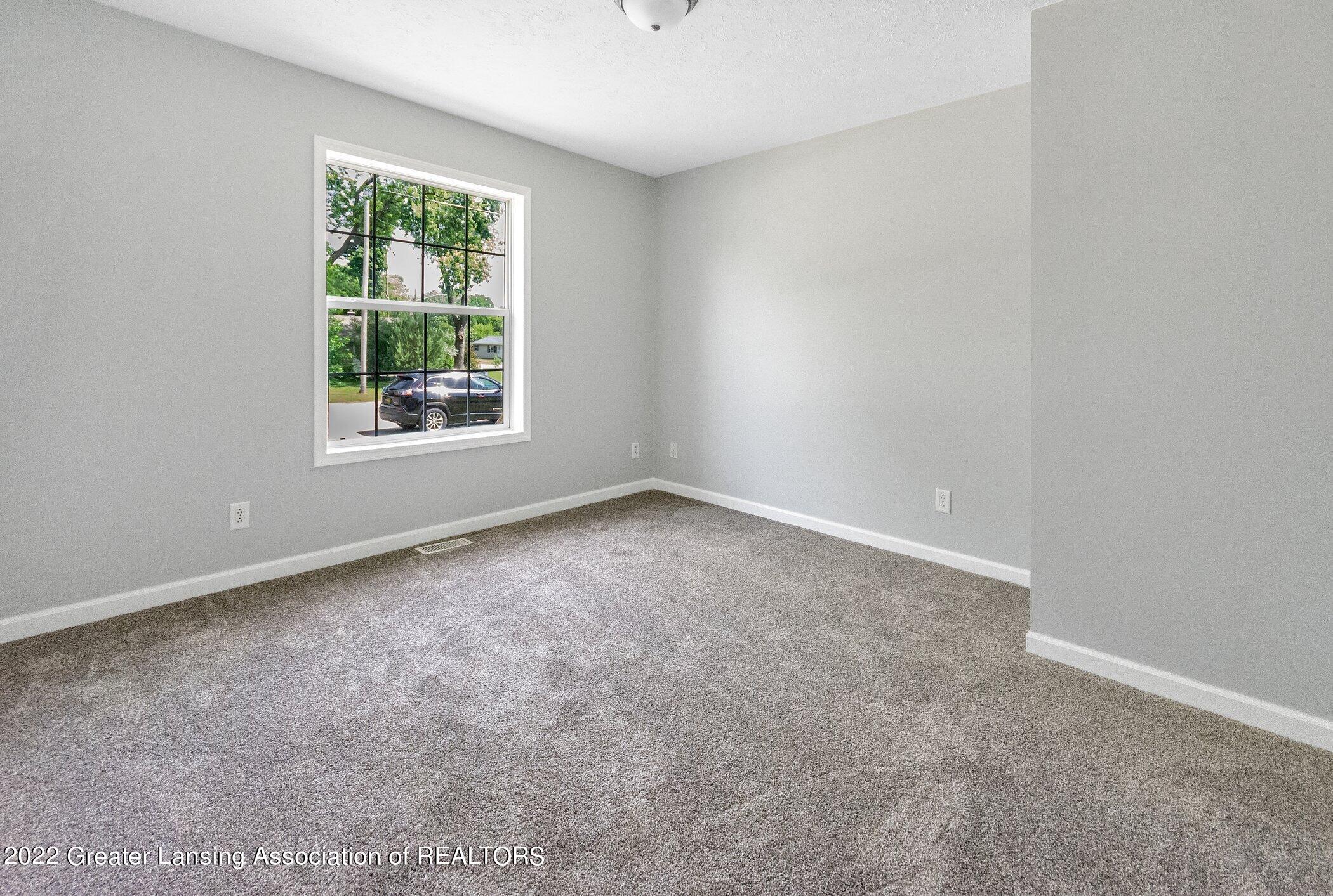 707 Sawyer Road Lansing, MI 48911 - Photo 17 of 28 707-Sawyer-ave-WindowStill-Real-Estate-P