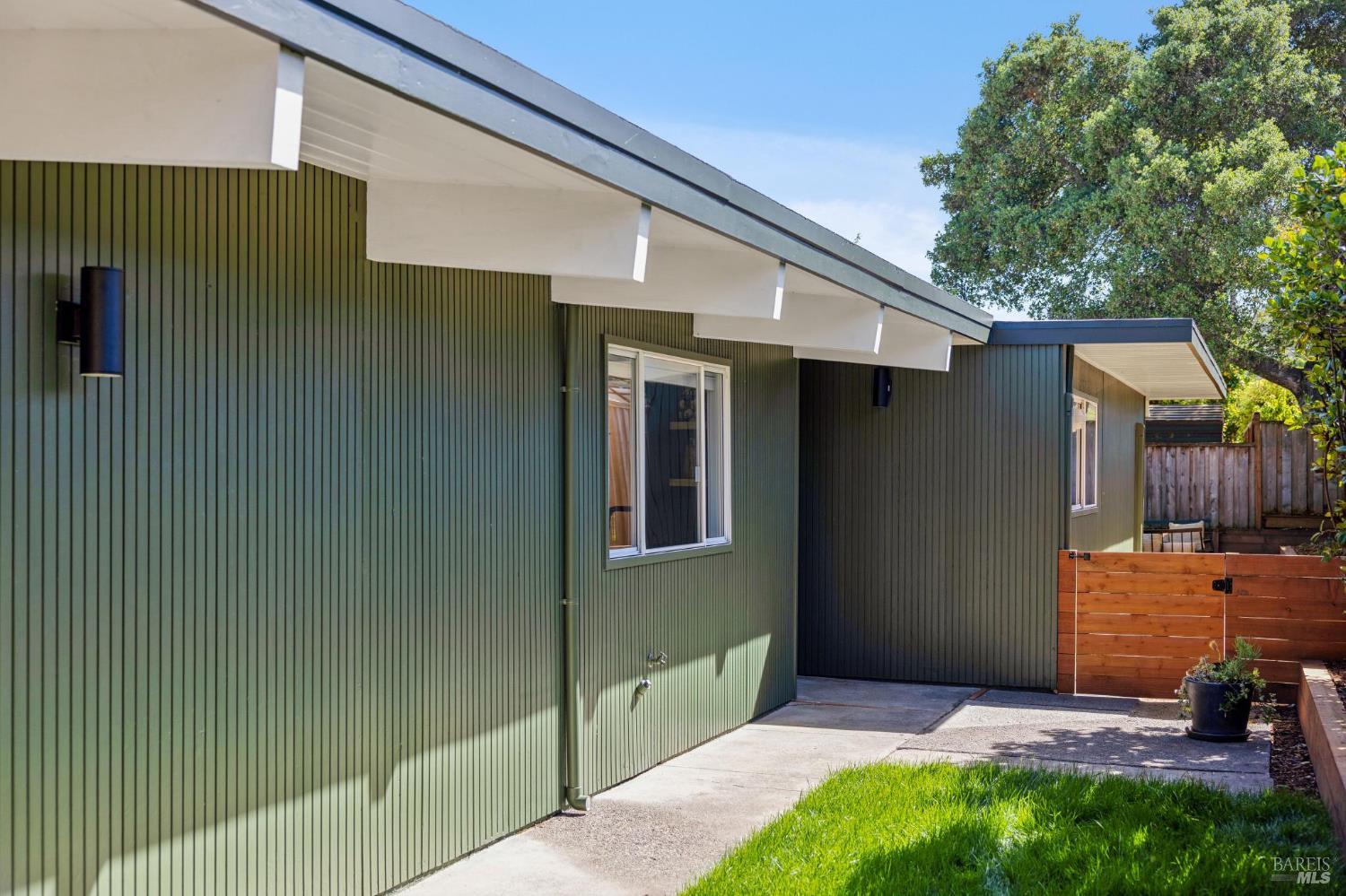 711 Del Ganado Road San Rafael, CA 94903 - Photo 3 of 56