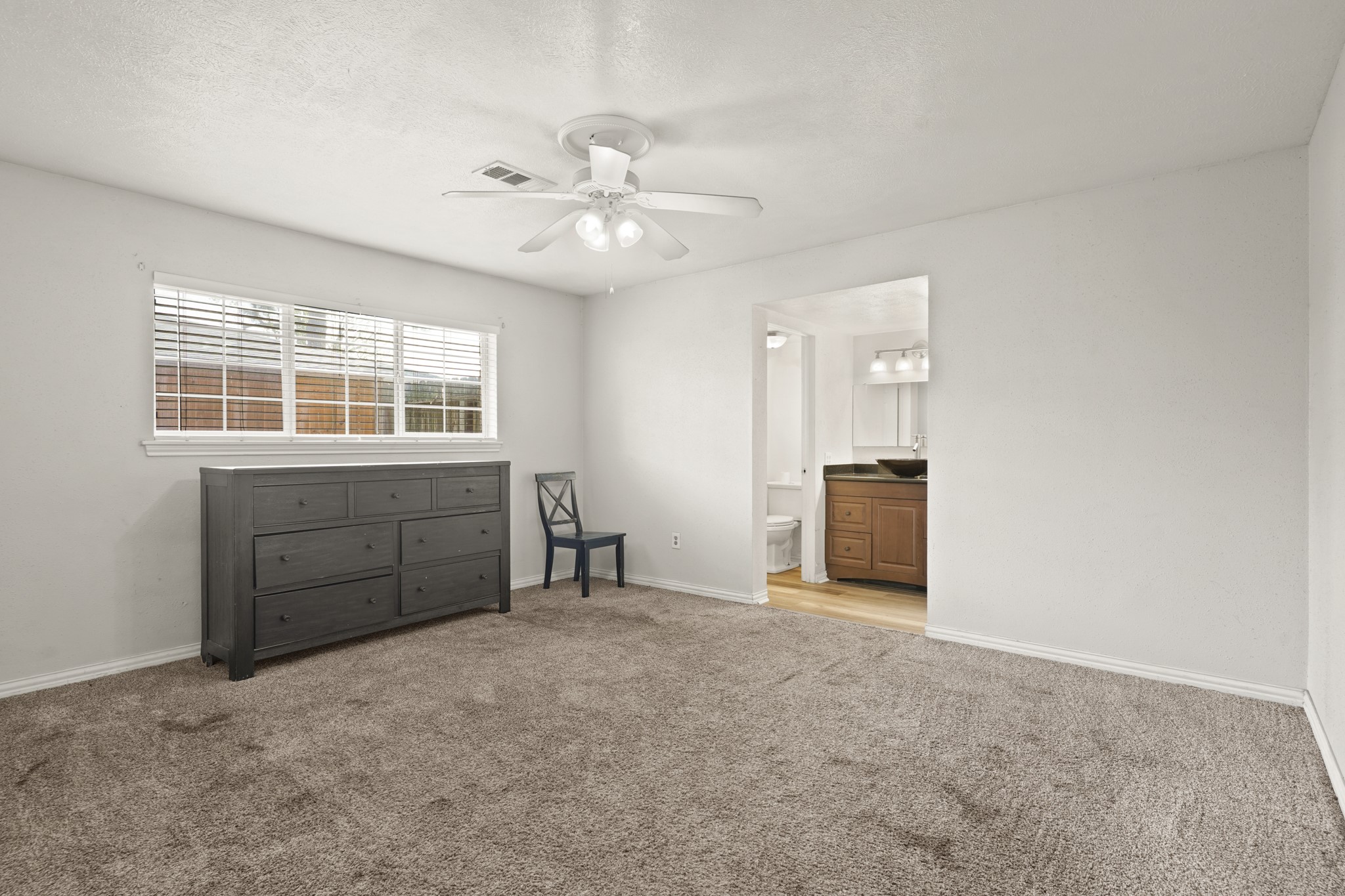 135 Mill Stream Lane Houston, TX 77060 - Photo 5 of 11 Spacious primary bedroom.