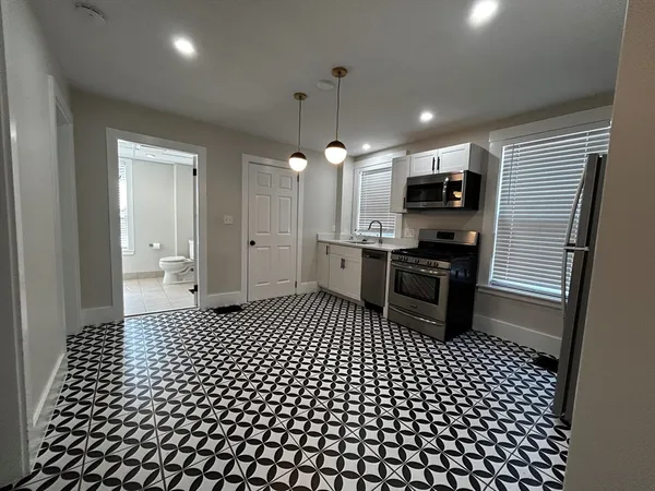 $2,350 | 55 Hale Street, Unit 1, Beverly, MA 01915