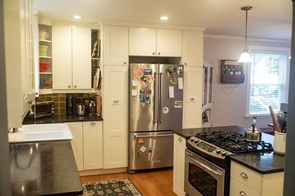 8 Brae Road Quincy, MA 02169 - Photo 6 of 35 Gallery Image 6