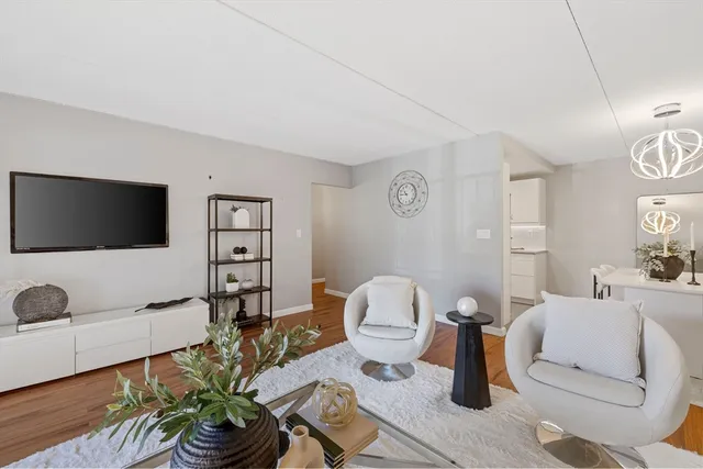 $499,900 | 50-56 Broadlawn Park, Unit 221, Boston, MA 02467