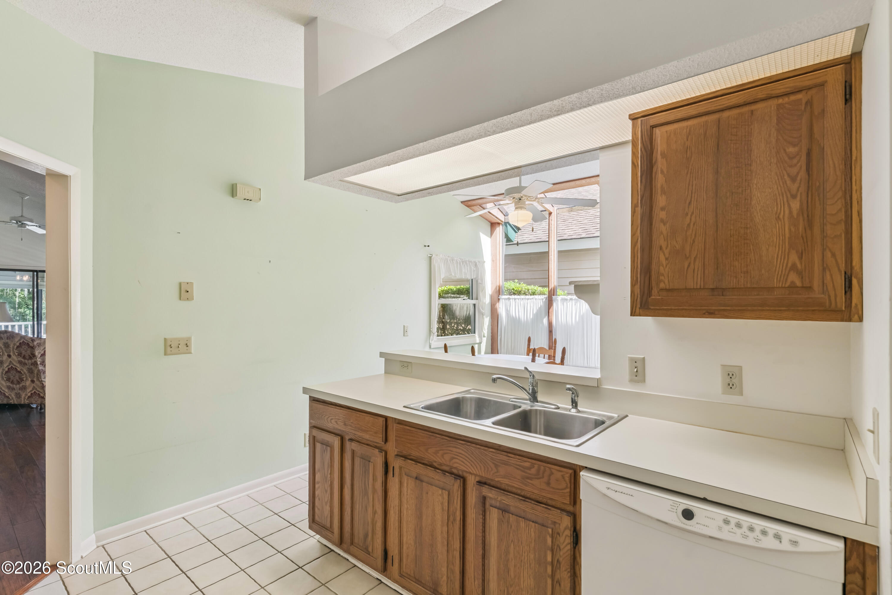 22 Bay Tree Court West St. Simons Island, GA 31522 - Photo 10 of 29 Kitchen